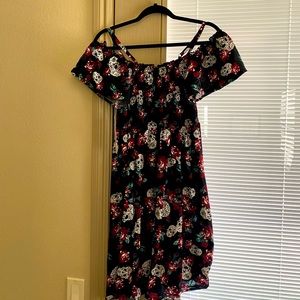 HOT TOPIC SKULL DRESS IN SMALL